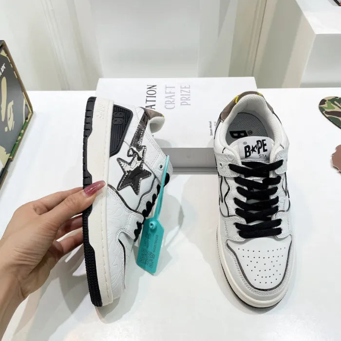 B - SNEAKERS