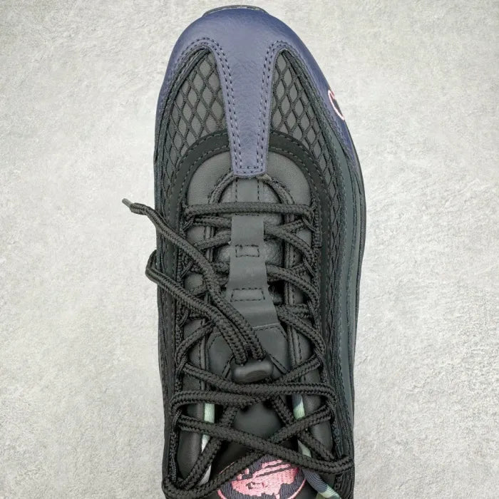 C - SNEAKERS