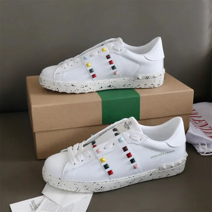 V - SNEAKERS
