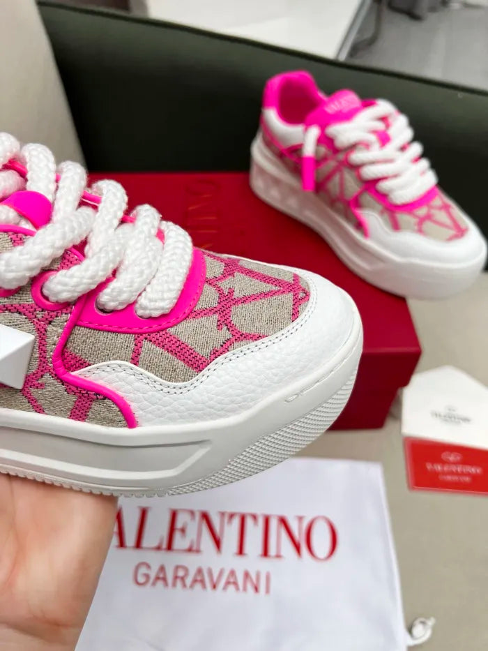 V - SNEAKERS
