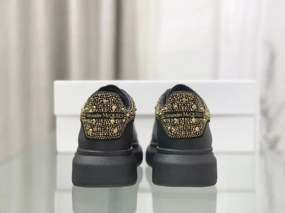 A - SNEAKERS
