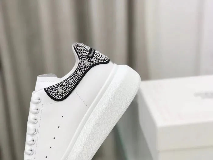 A - SNEAKERS