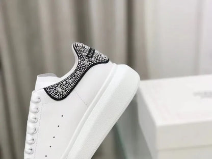 A - SNEAKERS