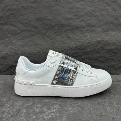 V - SNEAKERS