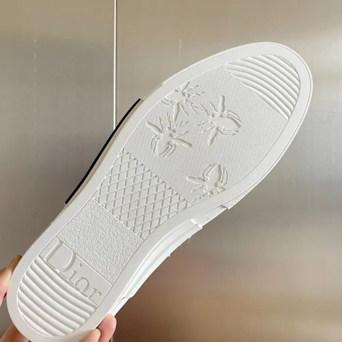 D - SNEAKERS