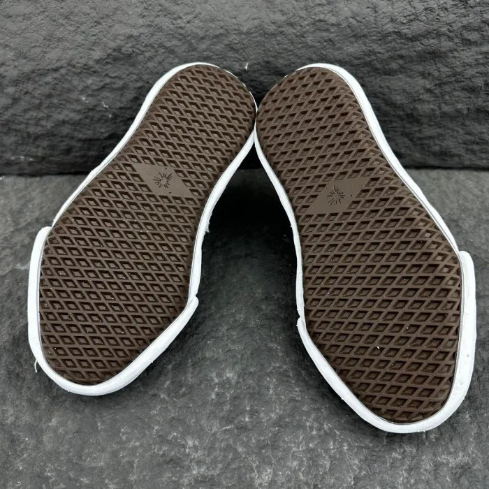 A - SNEAKERS