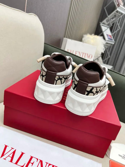 V - SNEAKERS