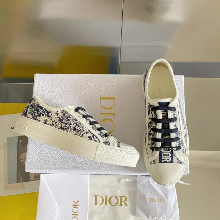 D - SNEAKERS