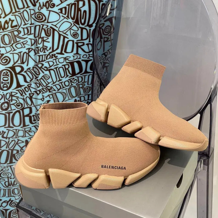 B - SNEAKERS