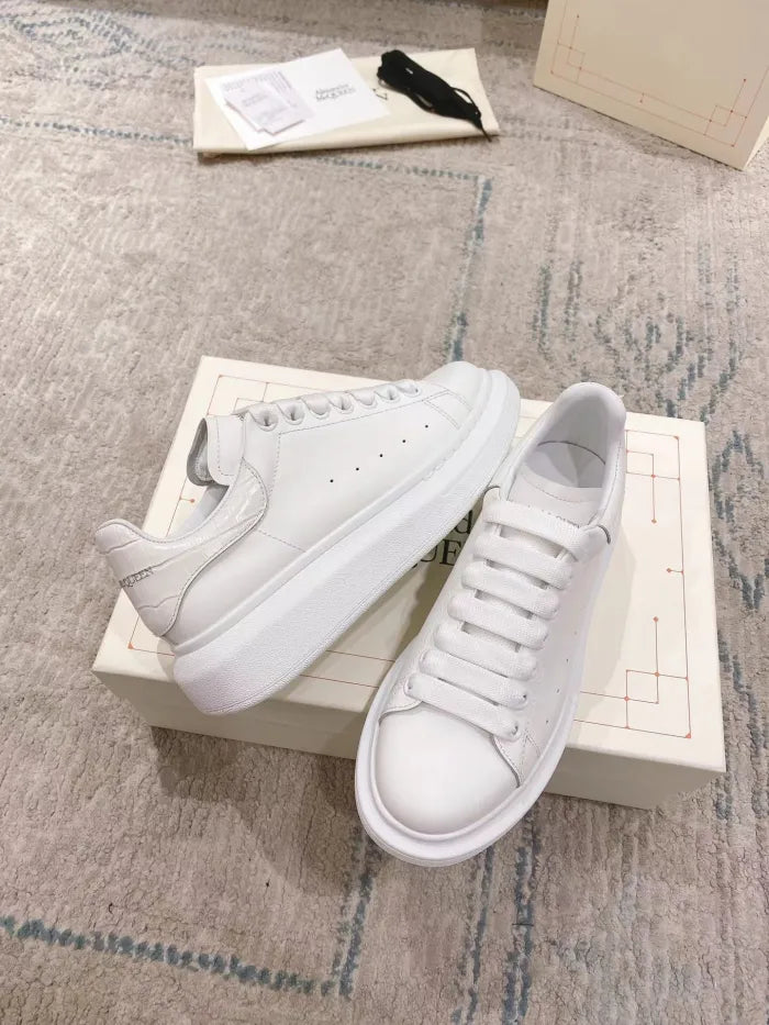 A - SNEAKERS