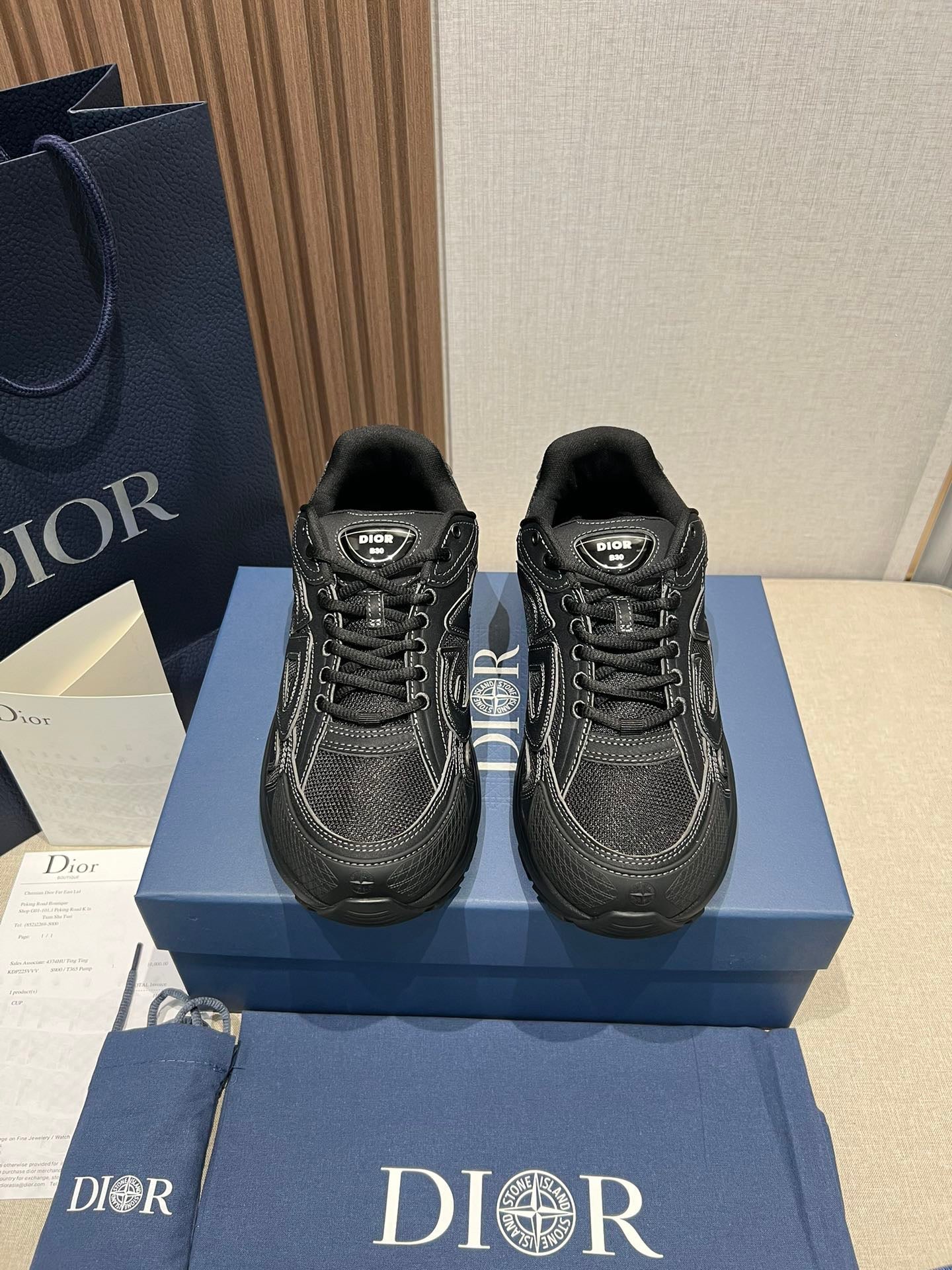 THIRTY - SNEAKERS