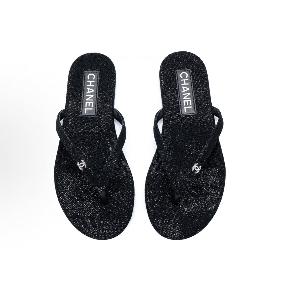 👡 Chic & Comfy Flat Flip Flops