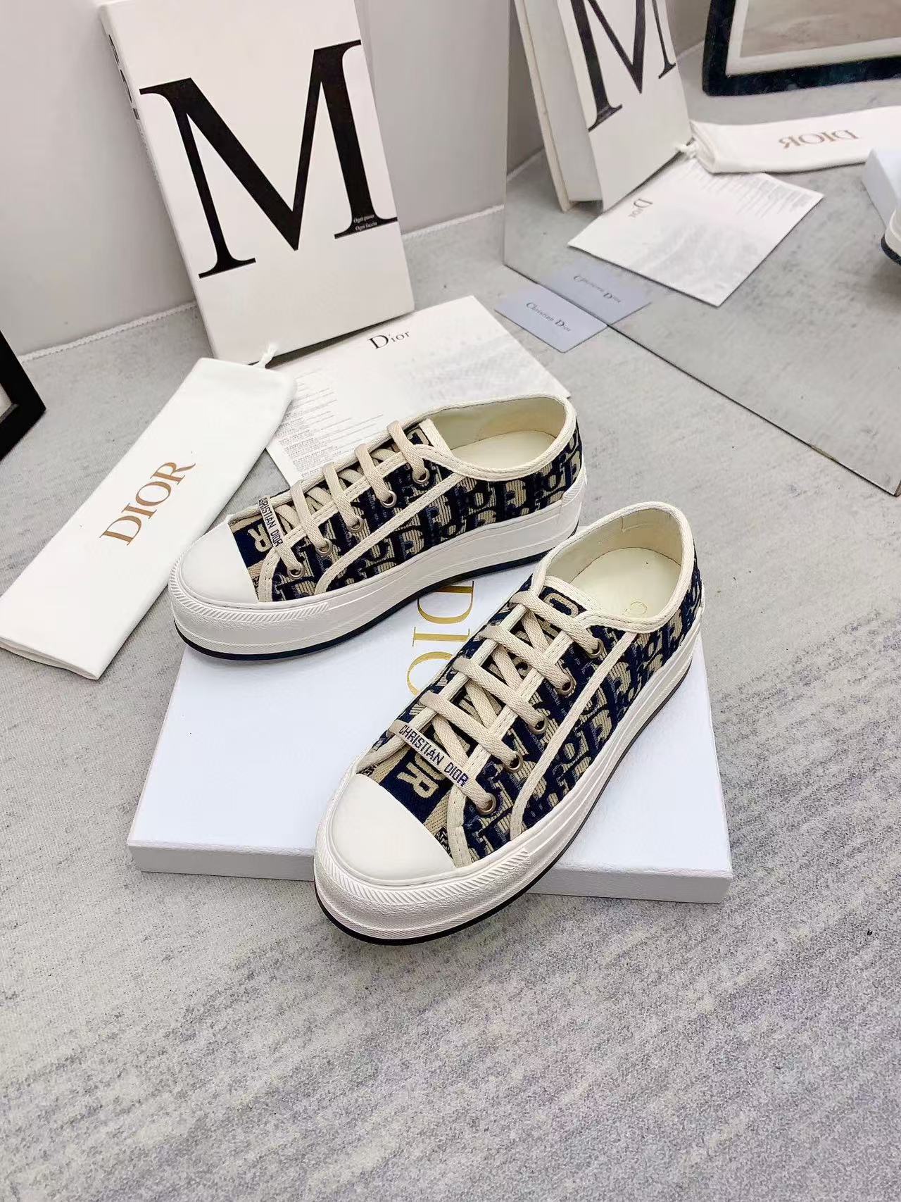 D-Sneakers