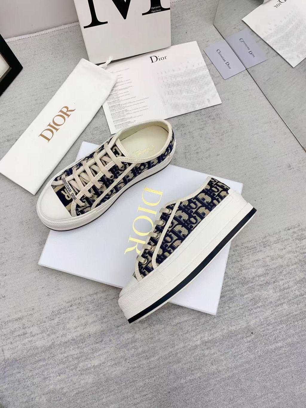 D-Sneakers
