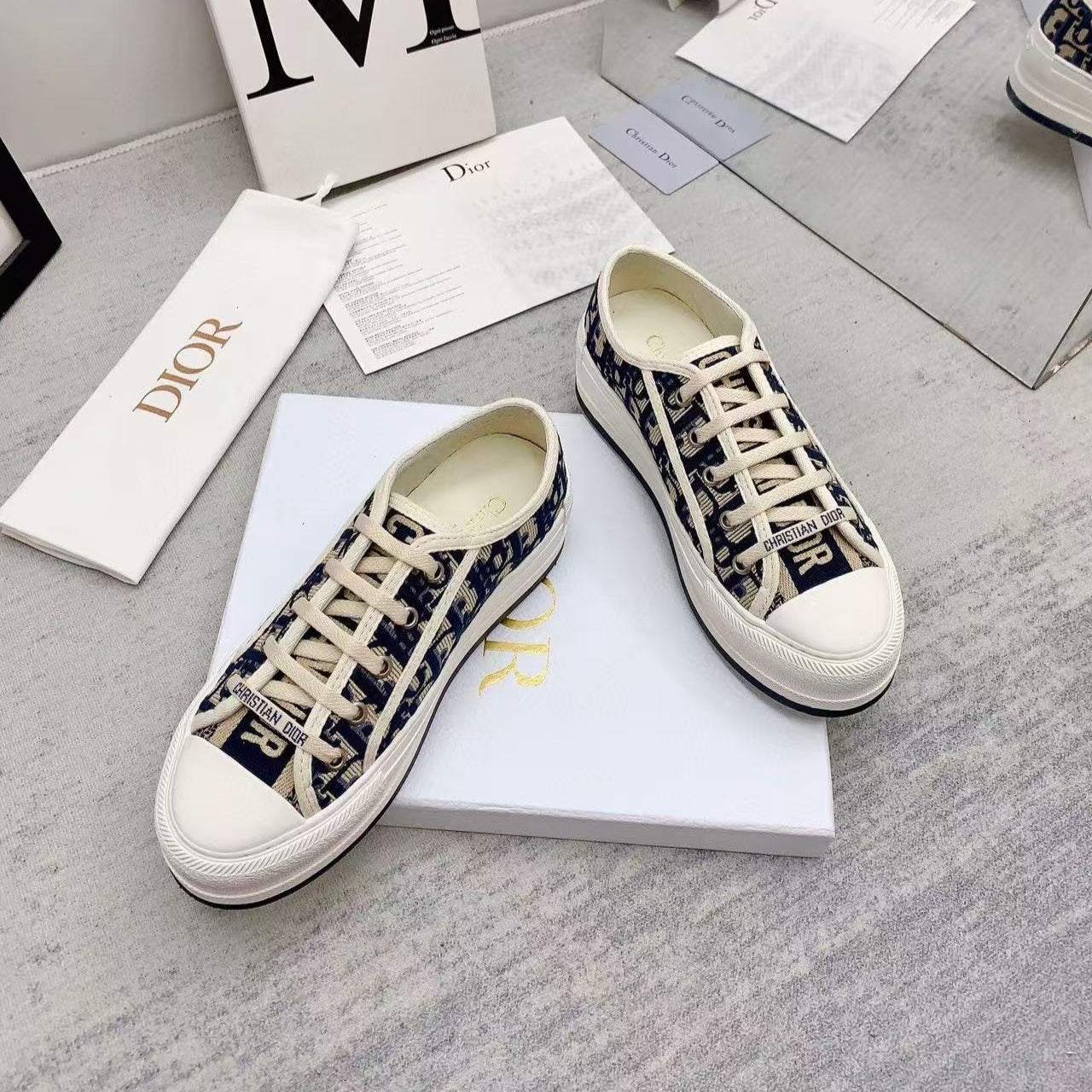 D-Sneakers