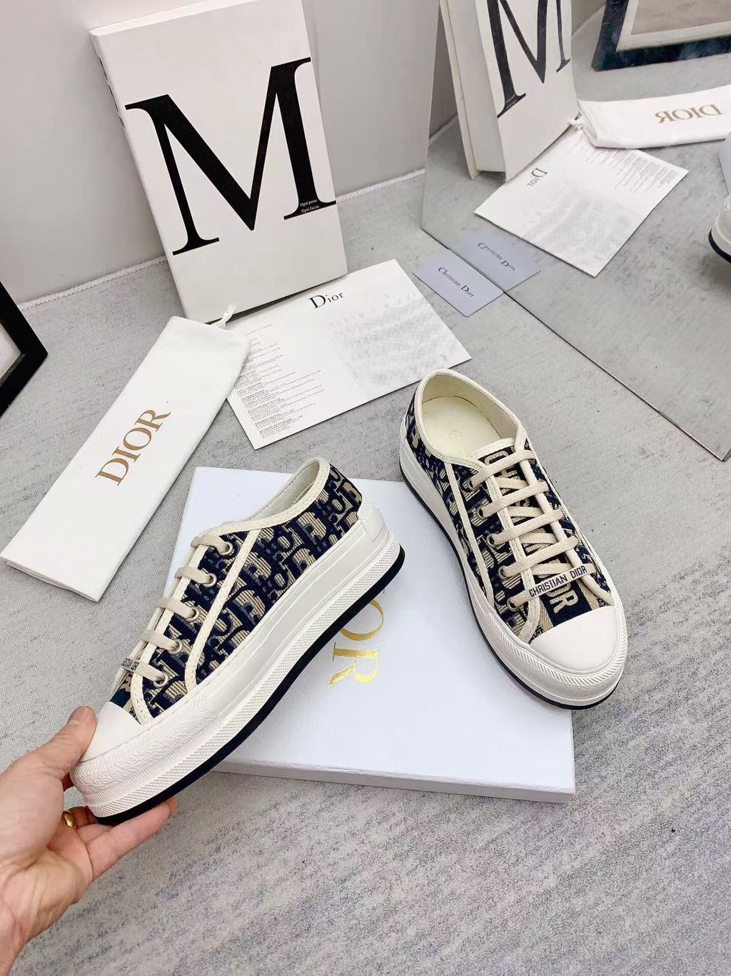 D-Sneakers