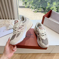 L-Sneakers
