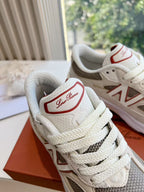 L-Sneakers