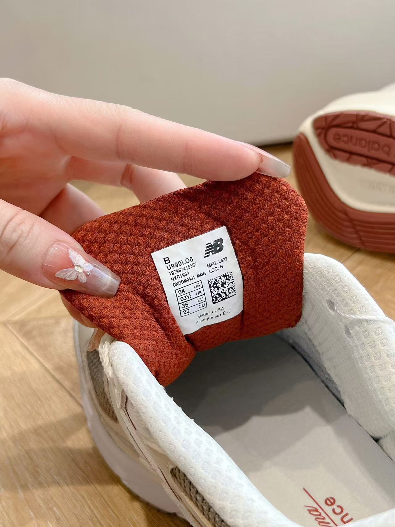 L-Sneakers