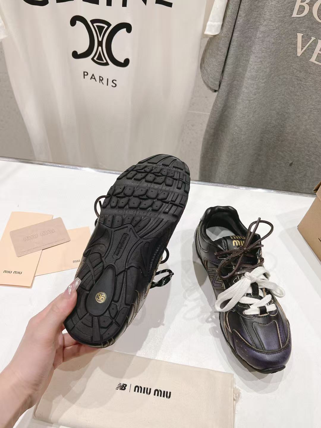 M-Sneakers