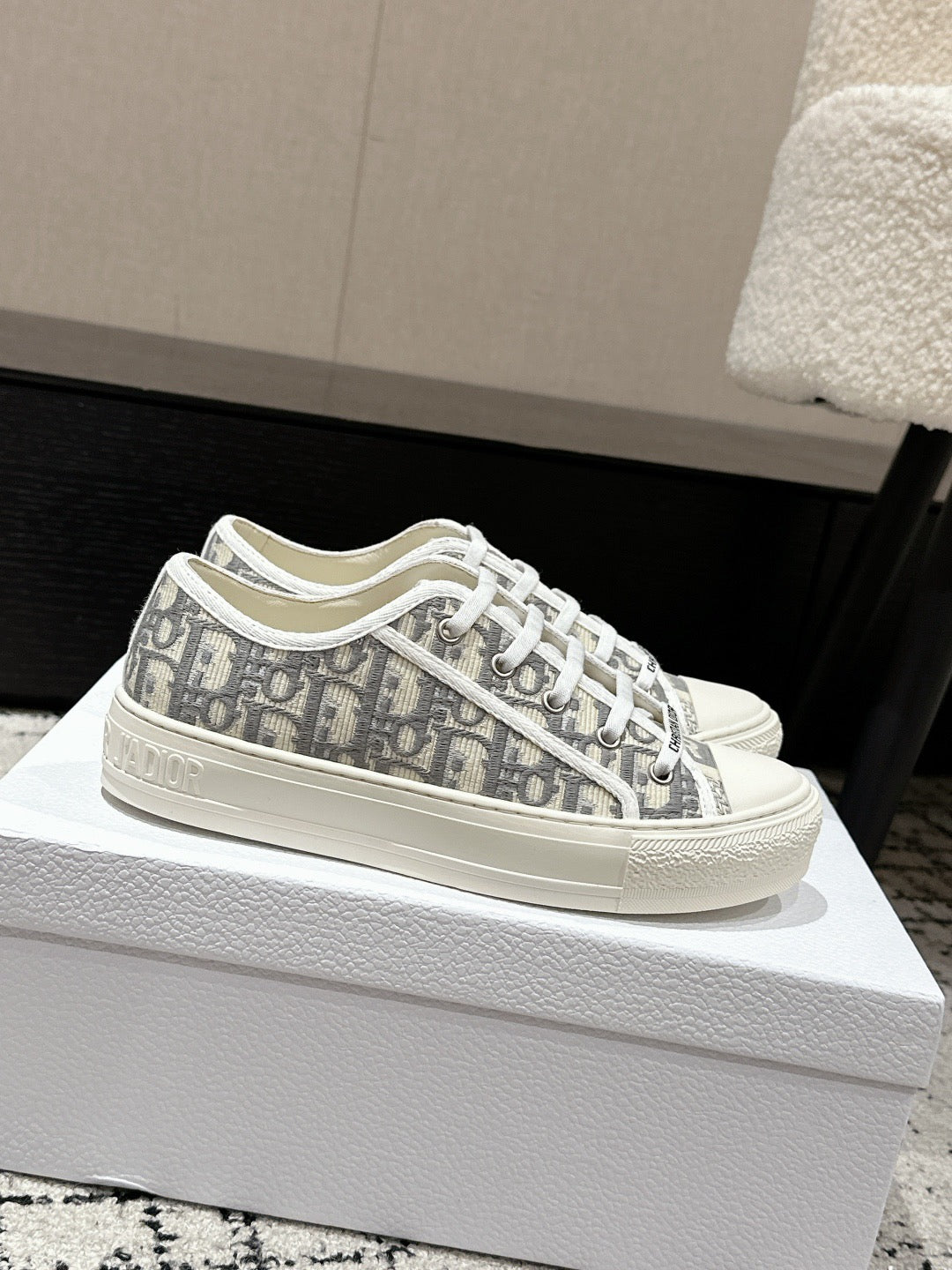 D-Sneakers