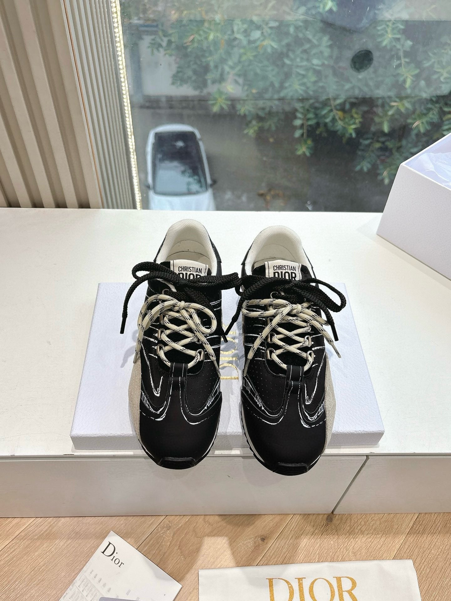 D-Sneakers