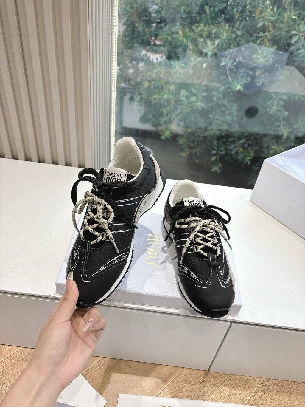 D-Sneakers