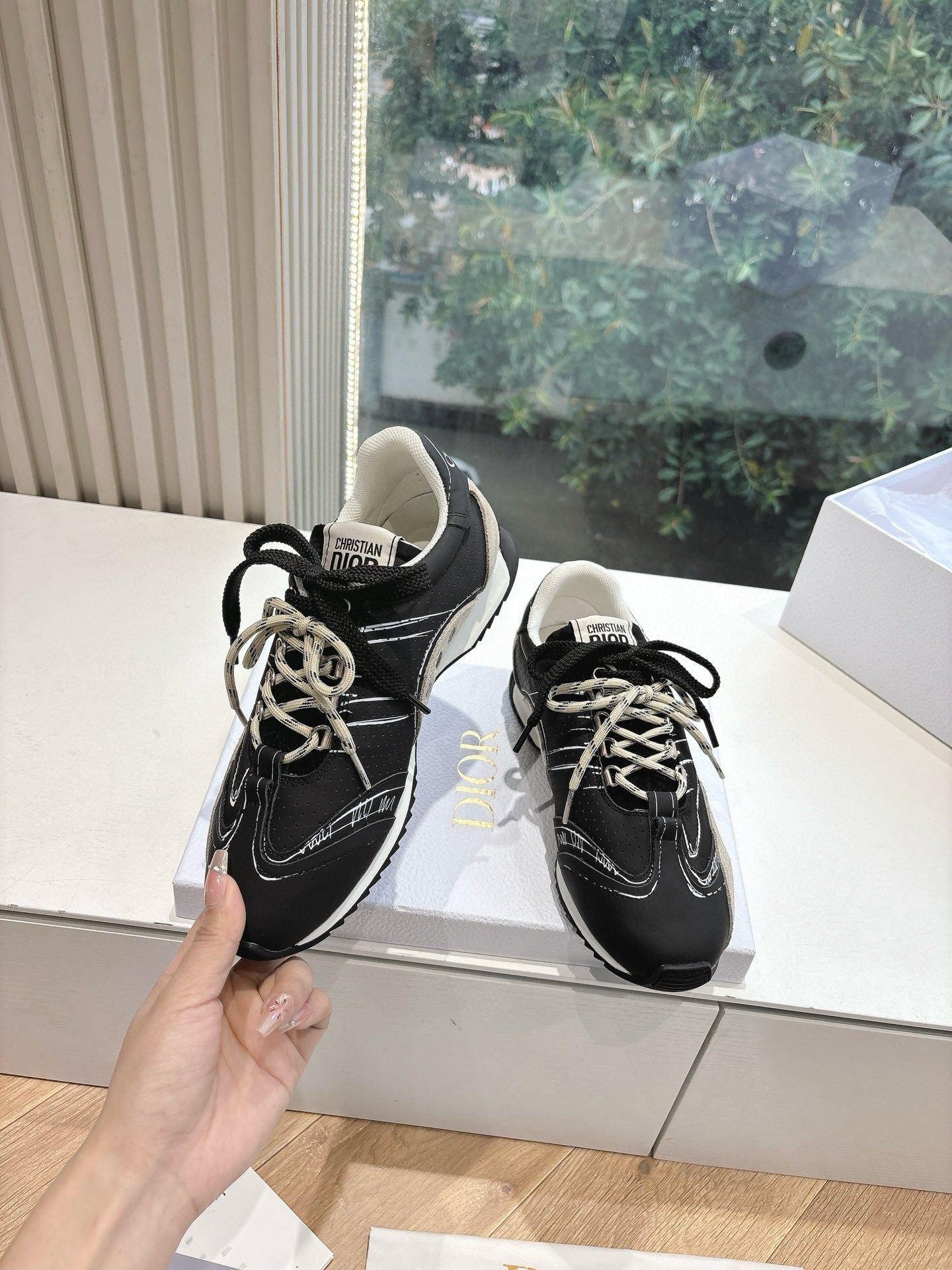 D-Sneakers