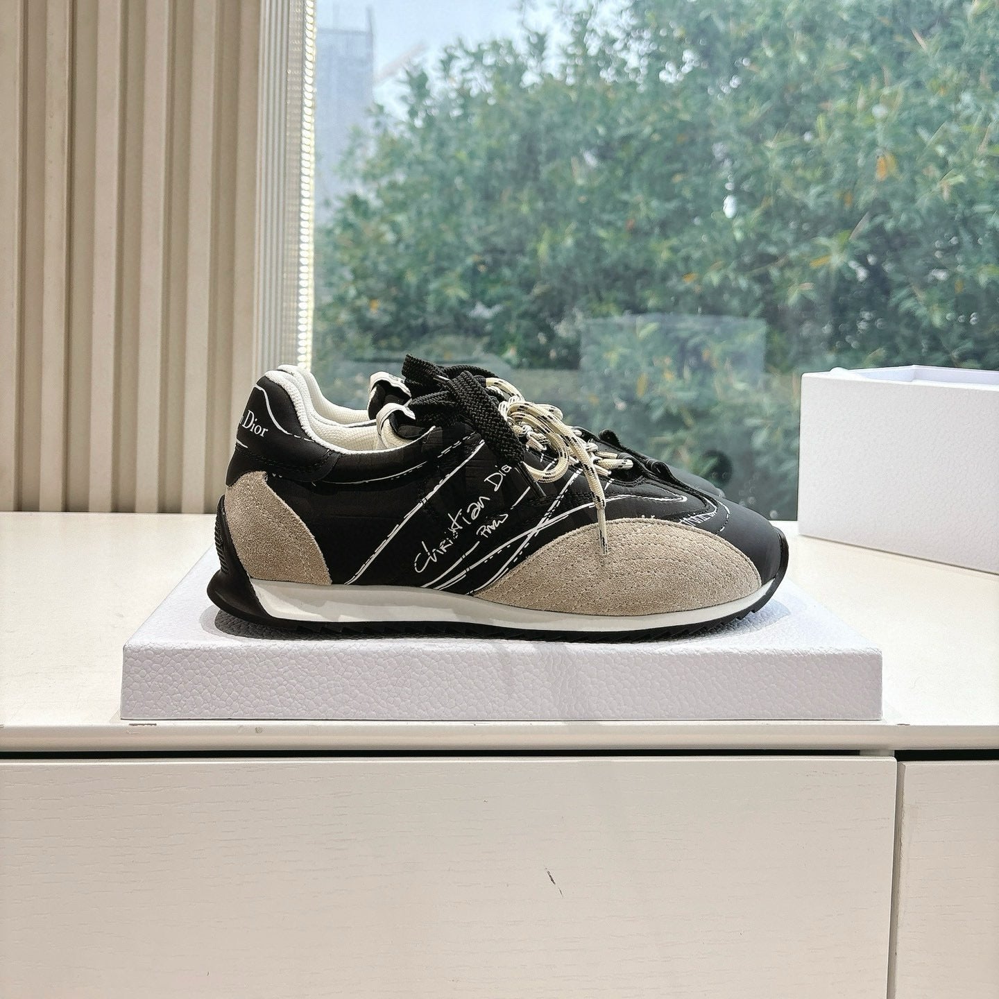 D-Sneakers