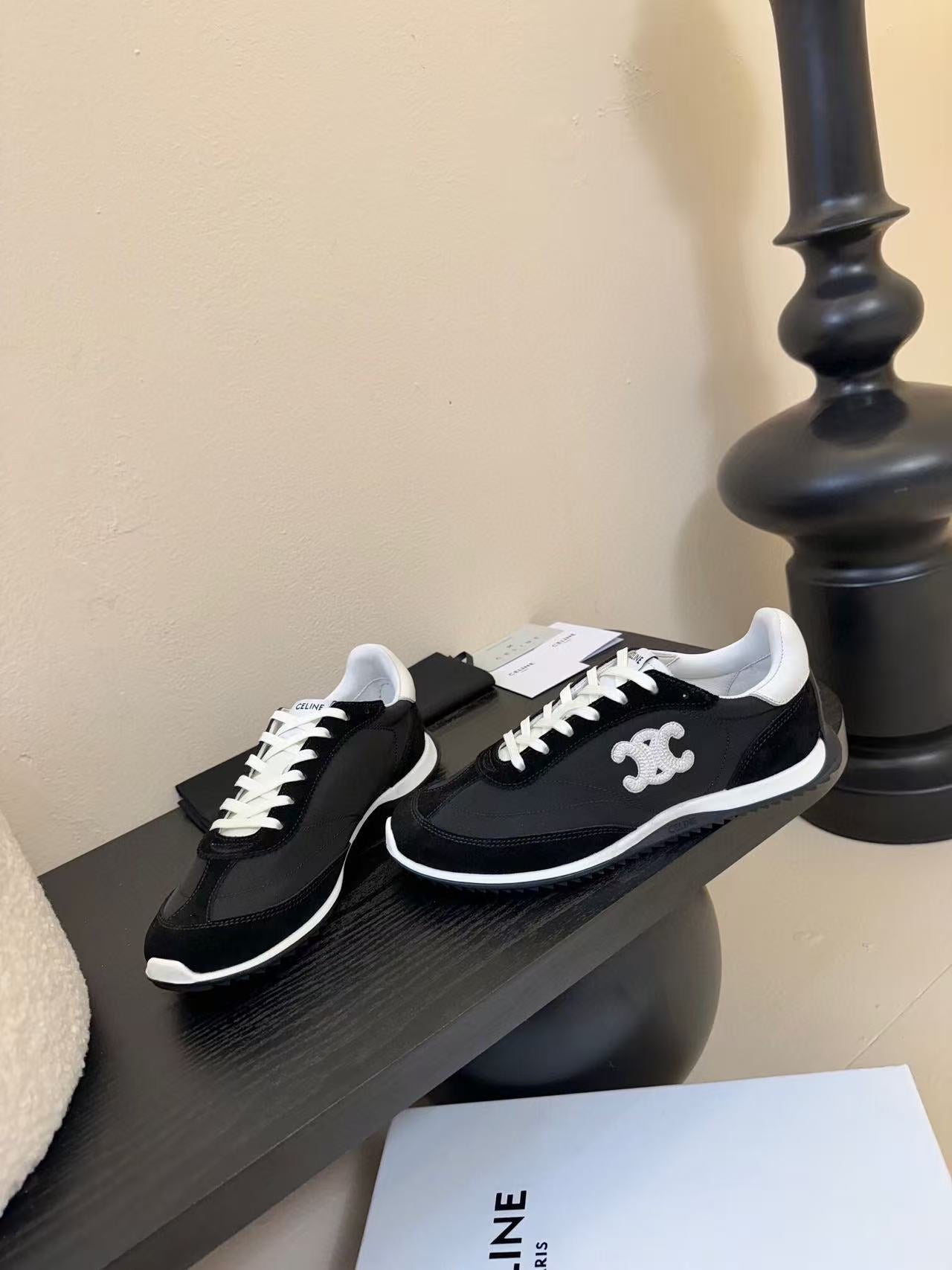 S-Sneakers