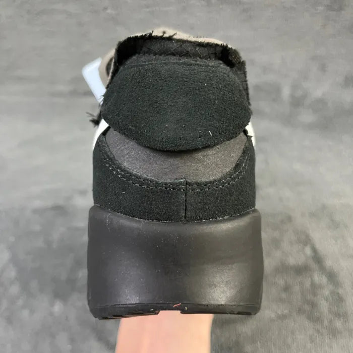 N - SNEAKERS