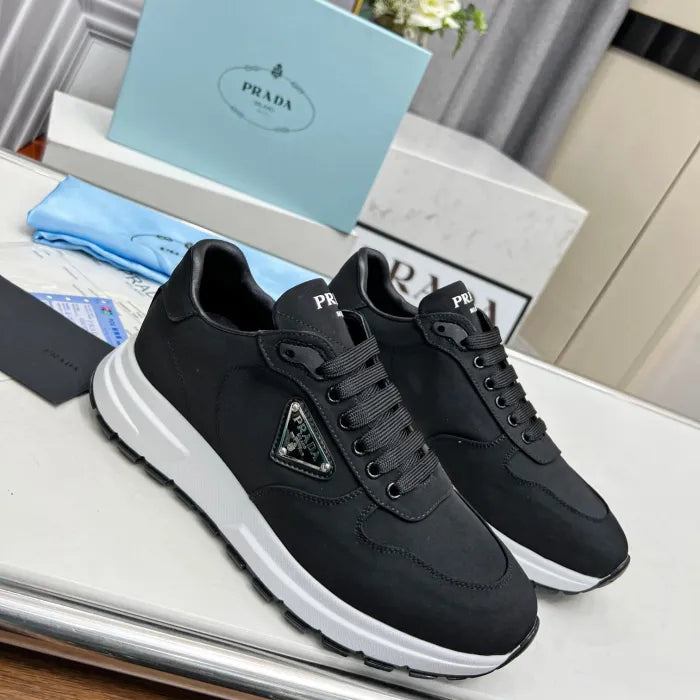 P - SNEAKERS