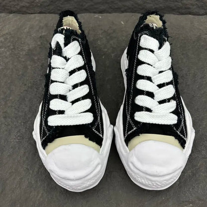 A - SNEAKERS