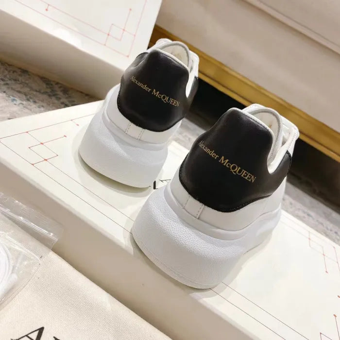 A - SNEAKERS