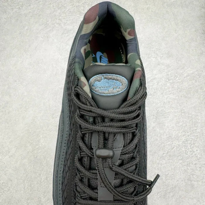 C - SNEAKERS