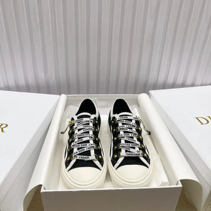 D - SNEAKERS