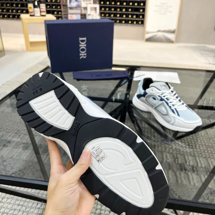 B - SNEAKERS