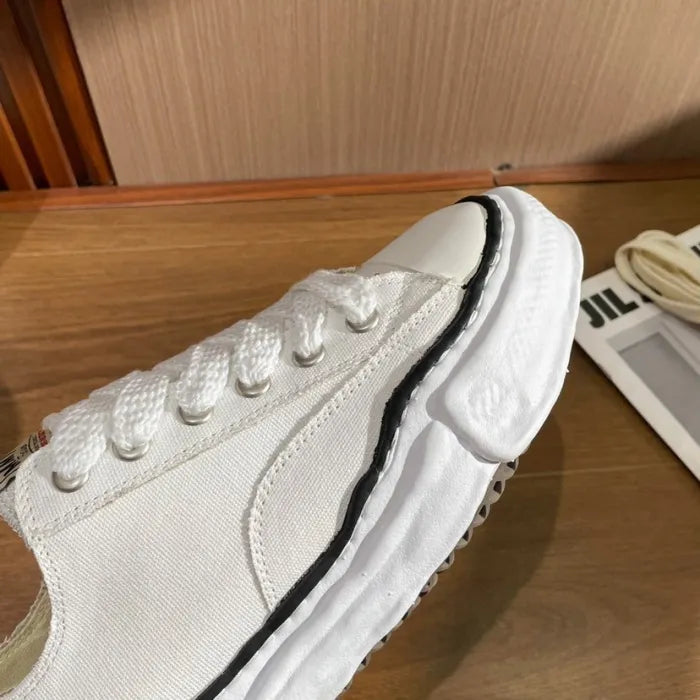 A - SNEAKERS