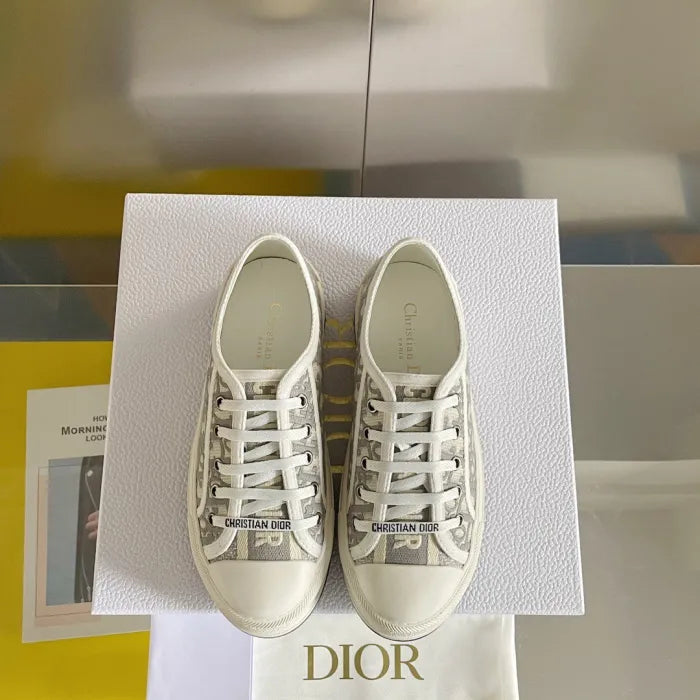 D - SNEAKERS