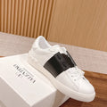 V - SNEAKERS