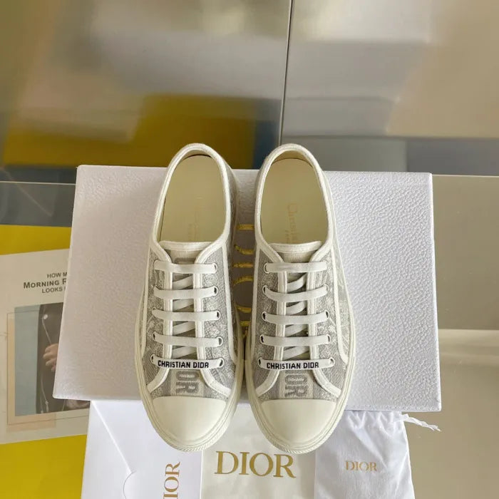 D - SNEAKERS