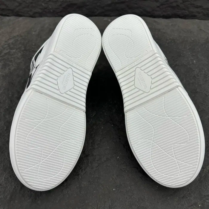 V - SNEAKERS