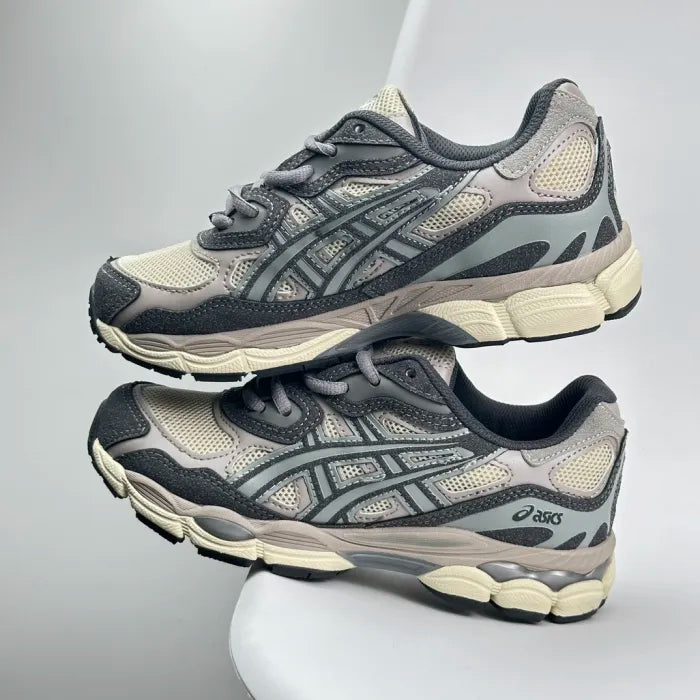 A - SNEAKERS