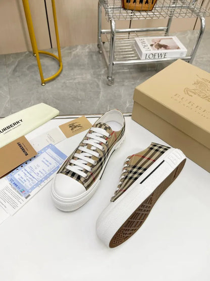B - SNEAKERS