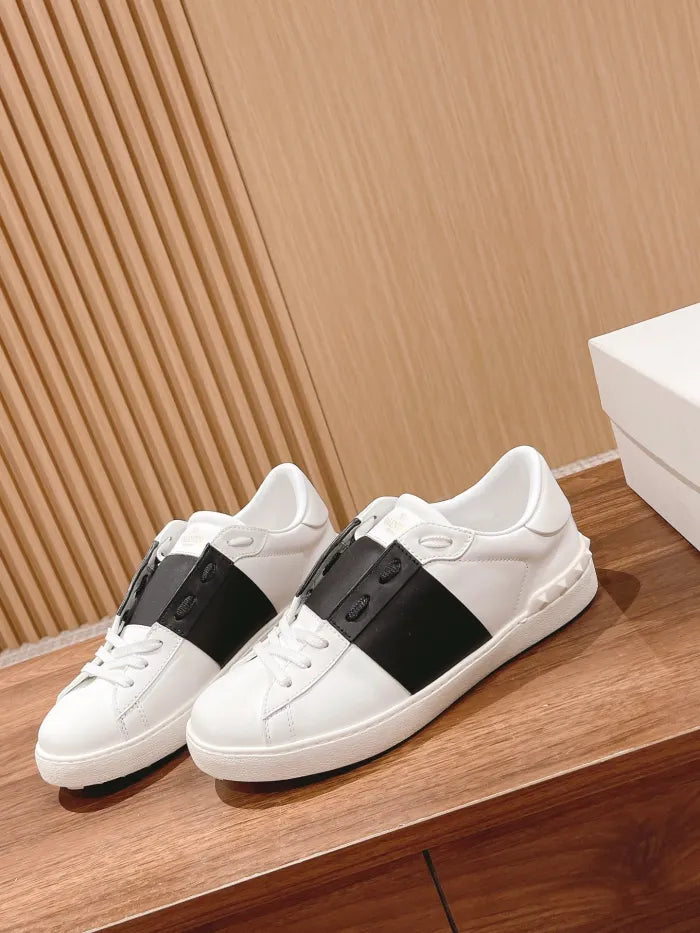 V - SNEAKERS