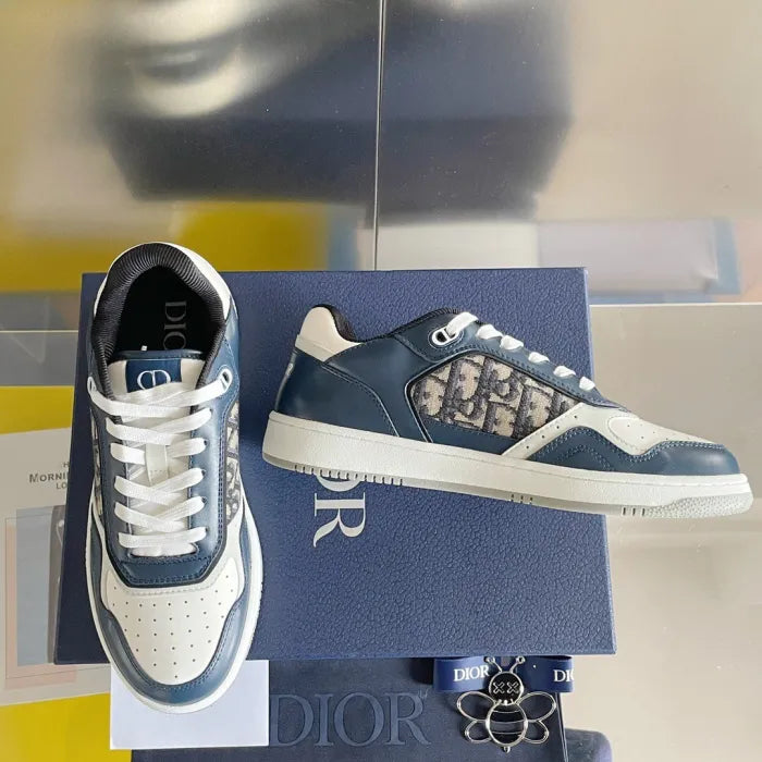D - SNEAKERS