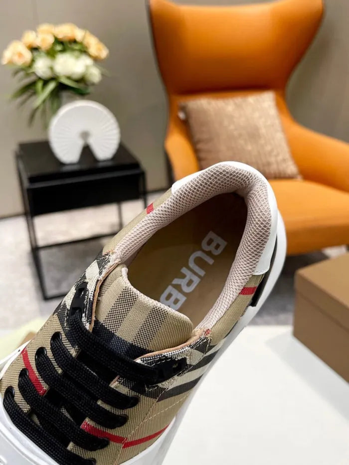 B - SNEAKERS
