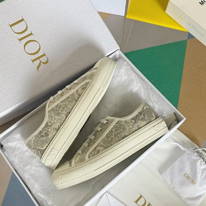 D - SNEAKERS