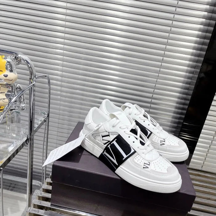 V - SNEAKERS