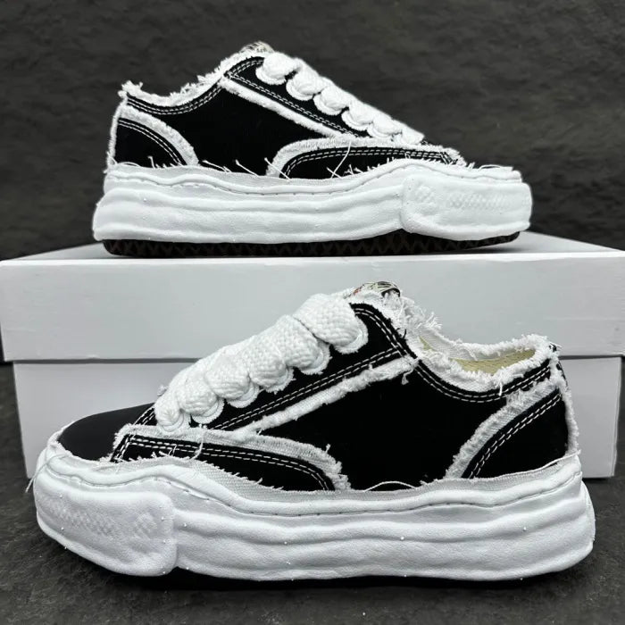 A - SNEAKERS